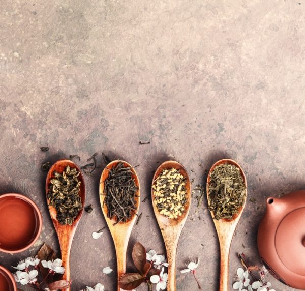 An,Assortment,Of,Loose,Tea,Leaves,Displayed,On,Wooden,Spoons,
